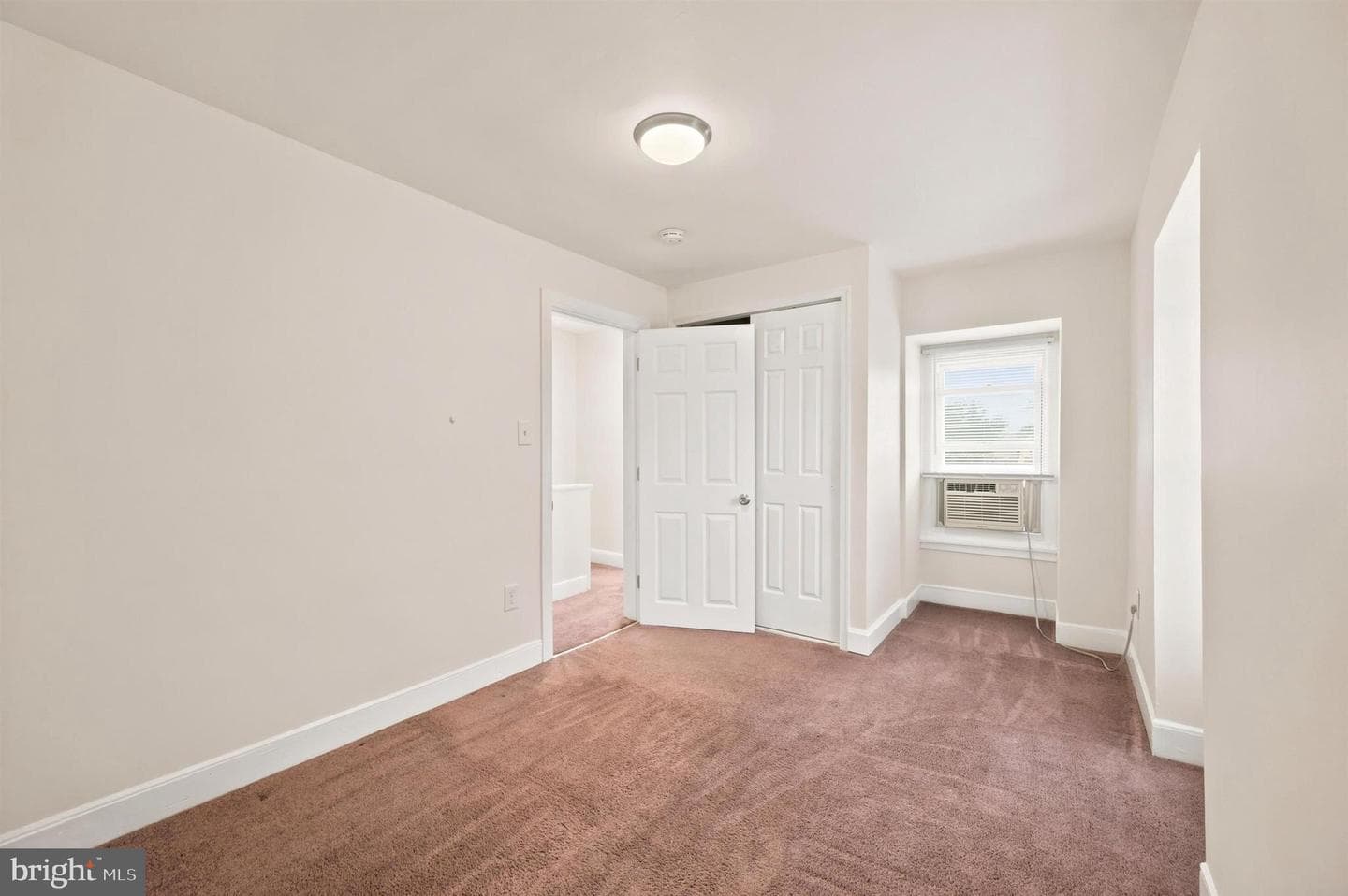 114 W Salaignac St photo 17