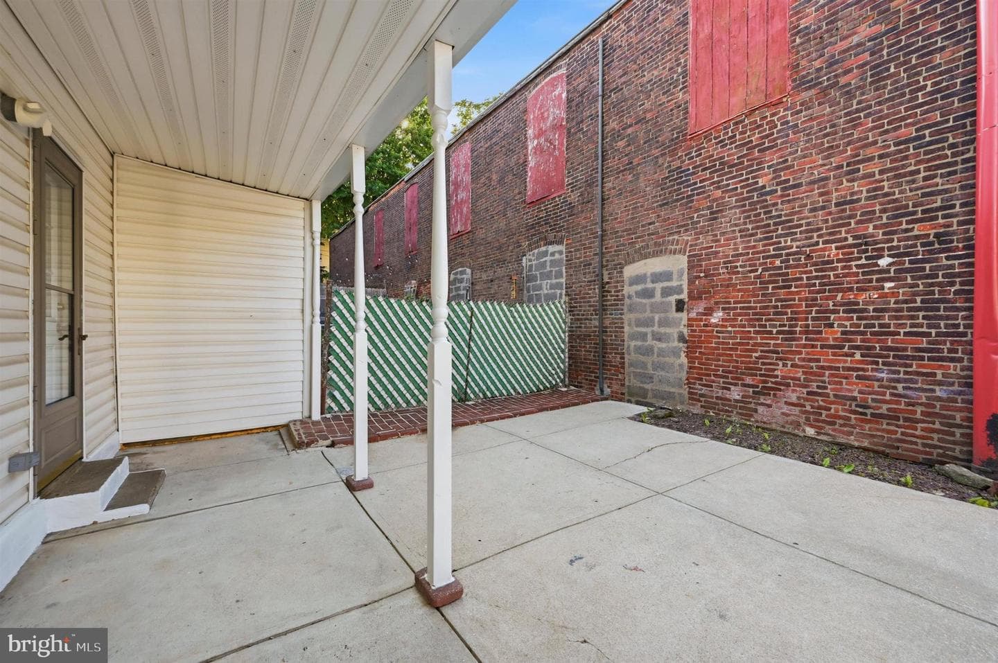 114 W Salaignac St photo 23