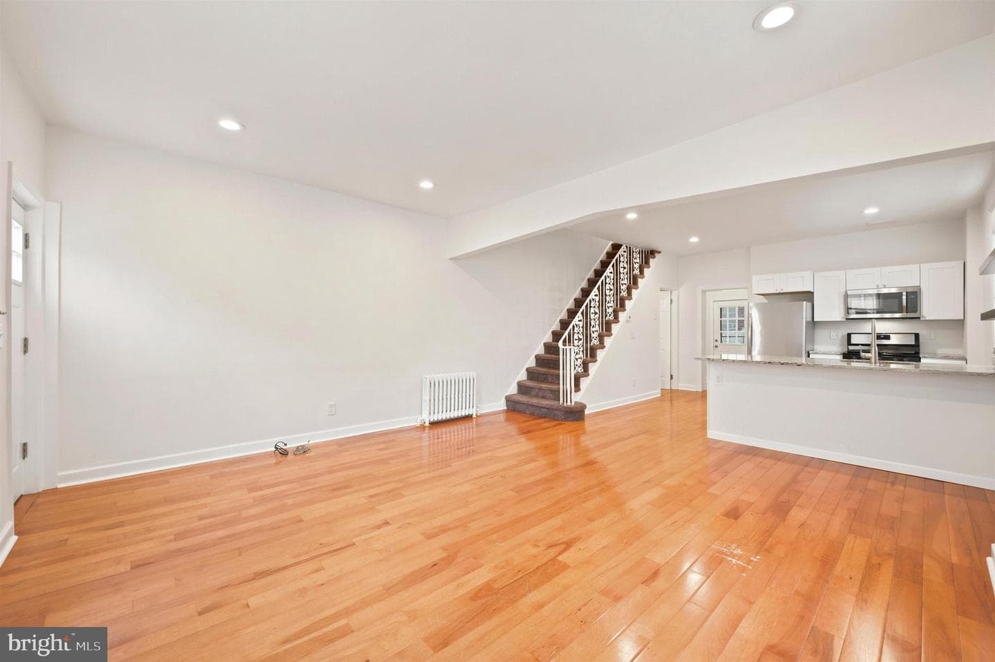 114 W Salaignac St photo 4