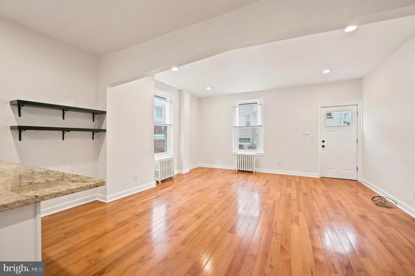 114 W Salaignac St photo 5