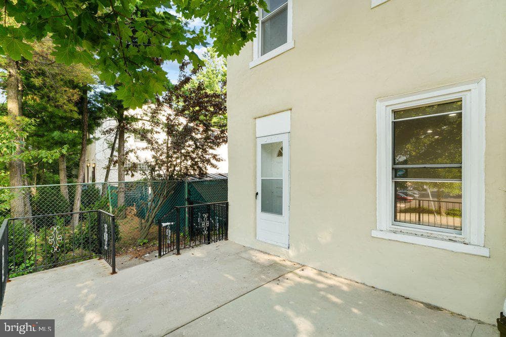 1364 W Spencer Street photo 24