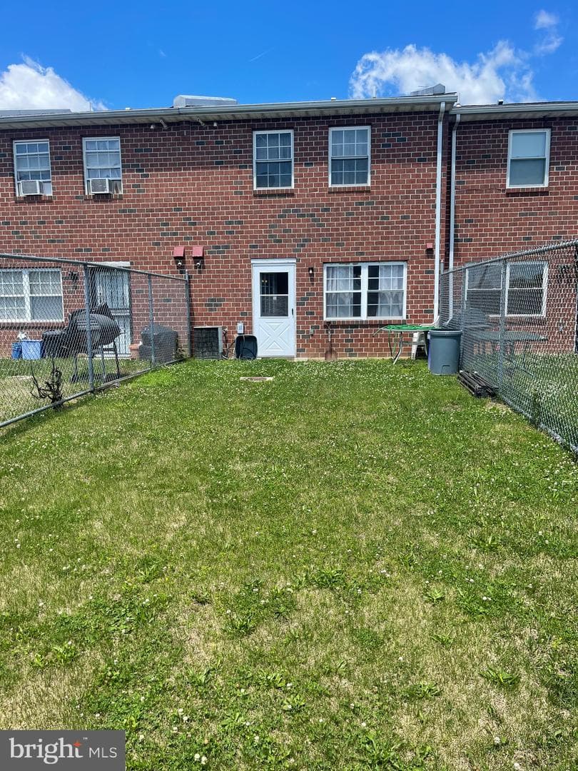 4635 Paul Street photo 2