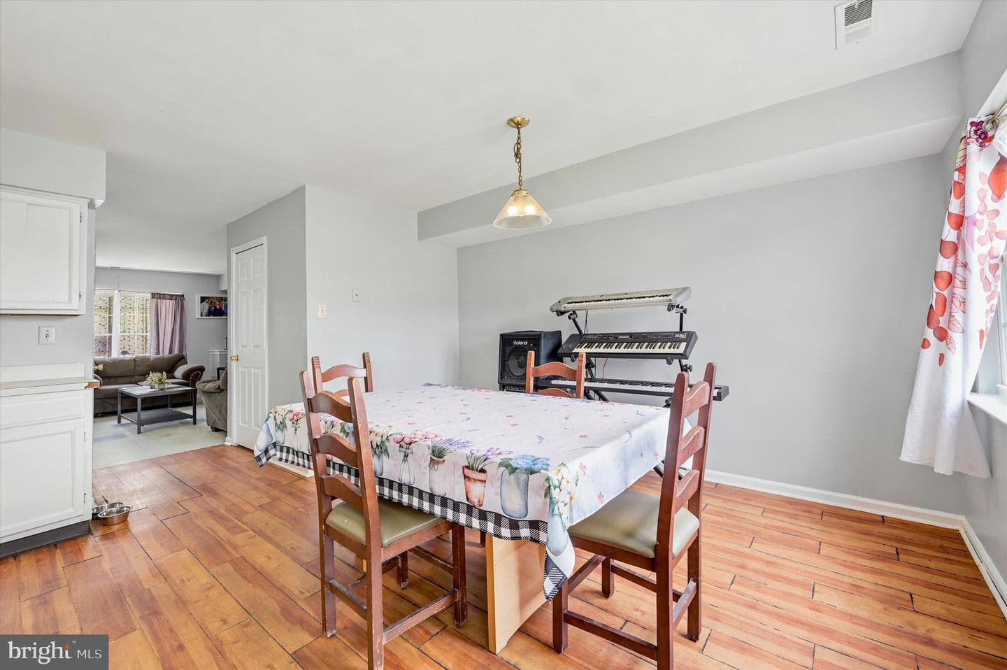 4635 Paul Street photo 8