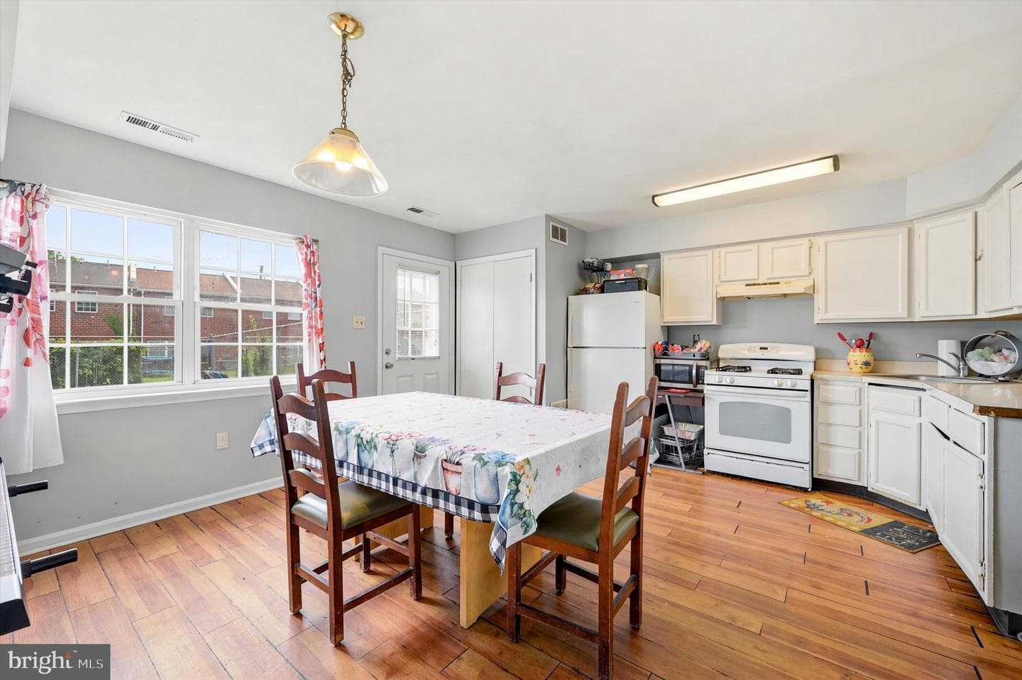 4635 Paul Street photo 9