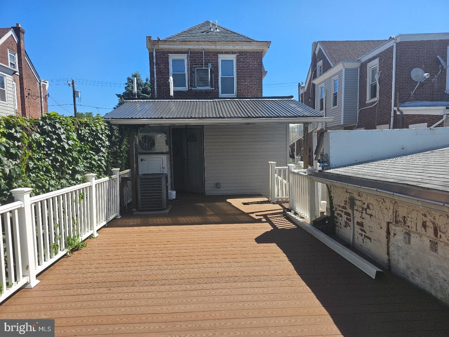 424 Fanshawe Street photo 4