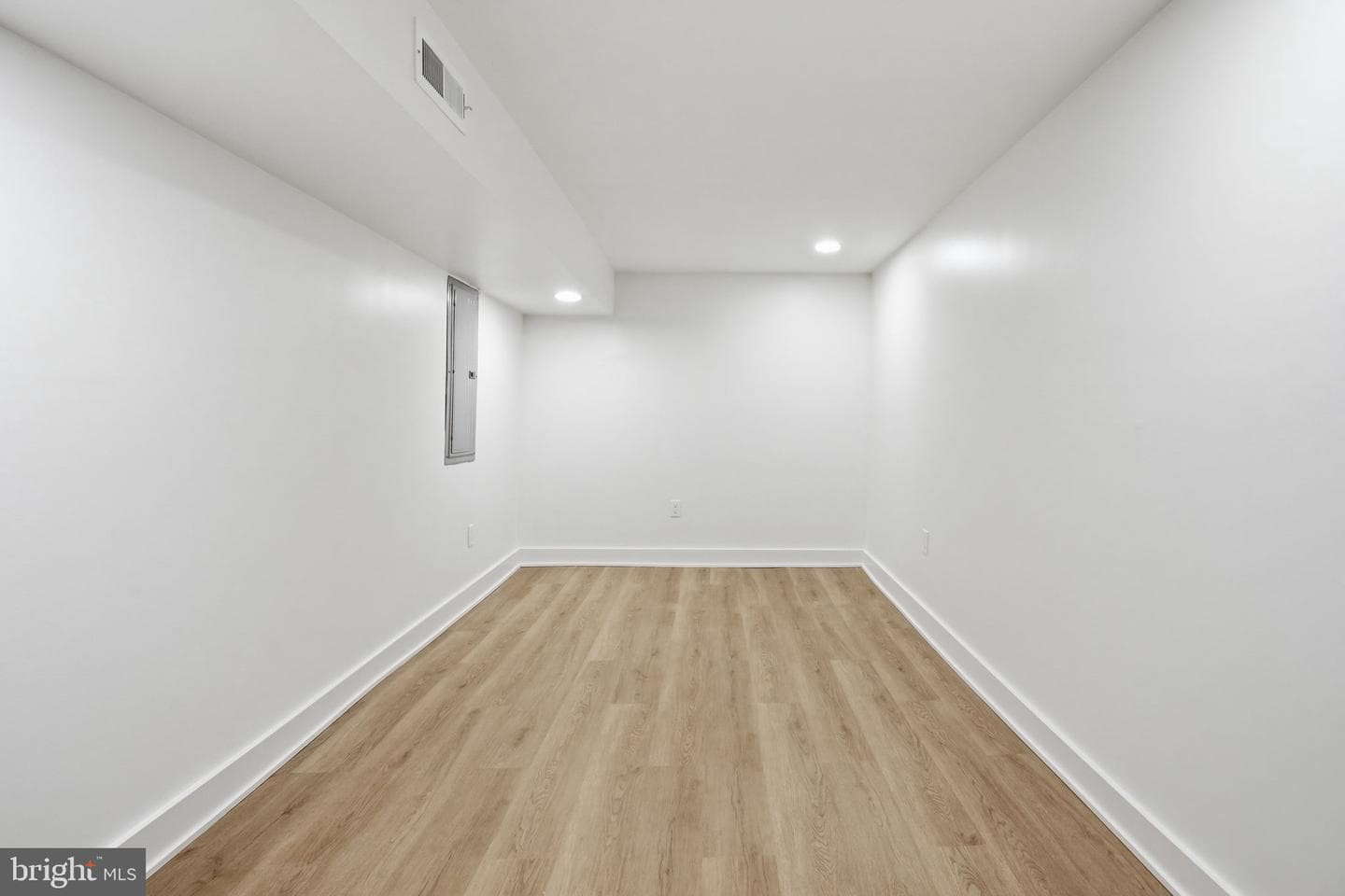 5430 Addison Street photo 18