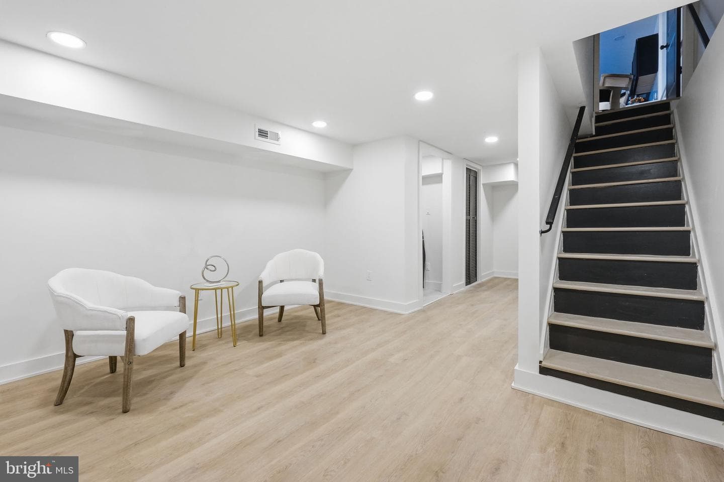 5430 Addison Street photo 24