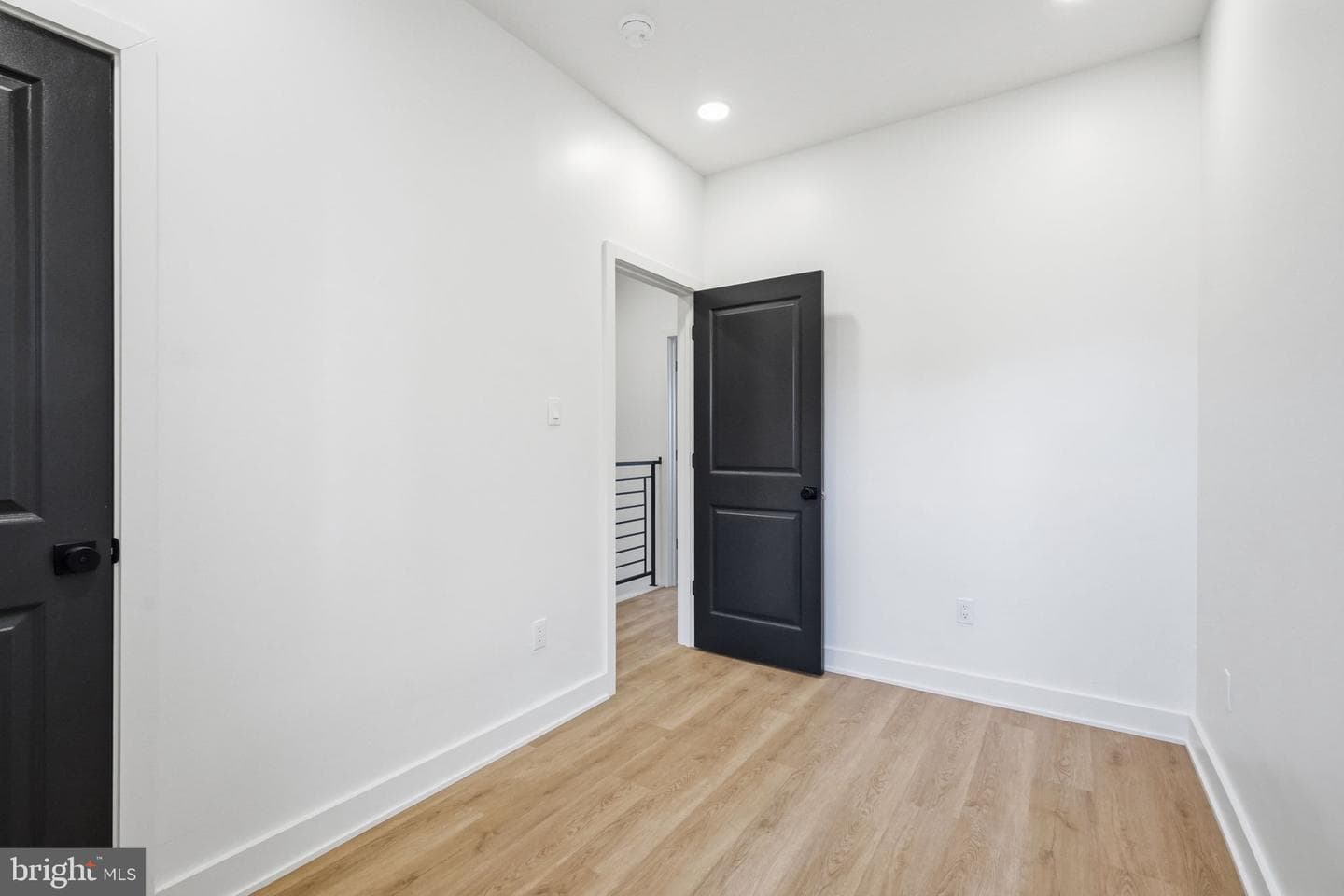 5430 Addison Street photo 38