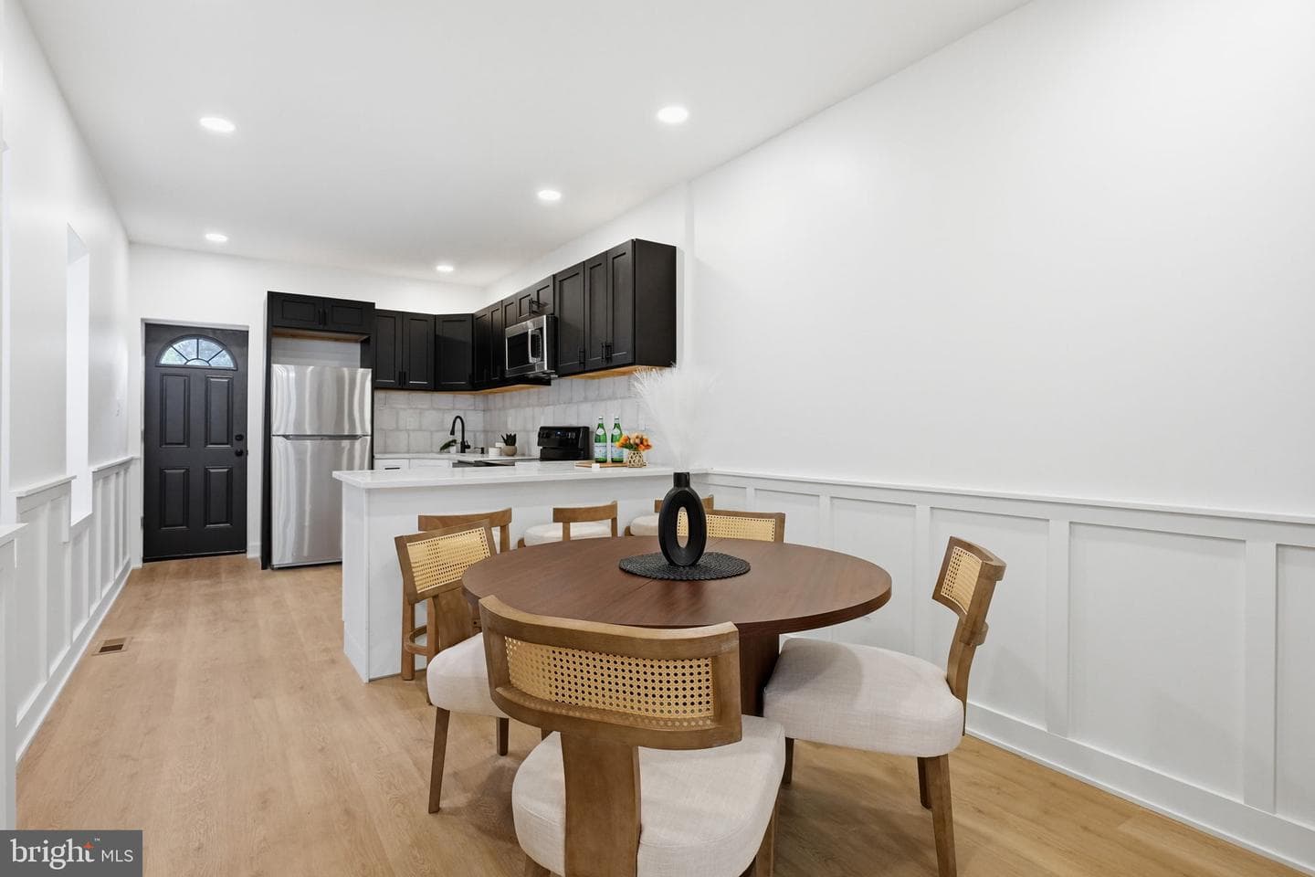 5430 Addison Street photo 8