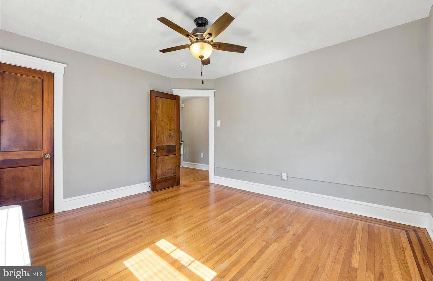 8010 Ridge Avenue photo 16