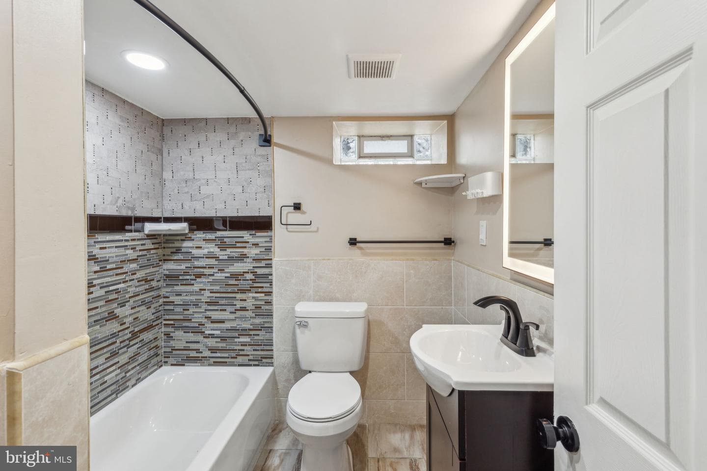 1450 N Marston Street photo 27