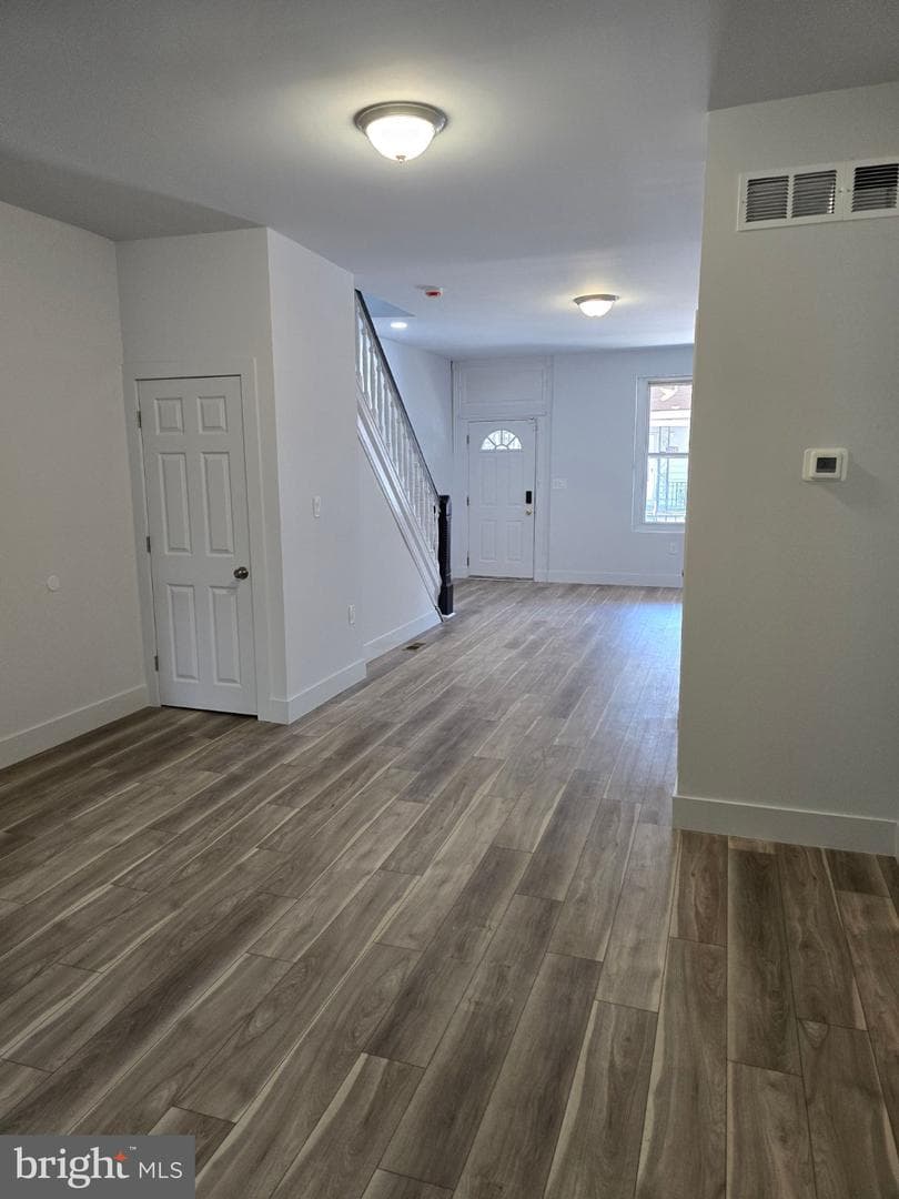 2161 W Grange Avenue photo 4