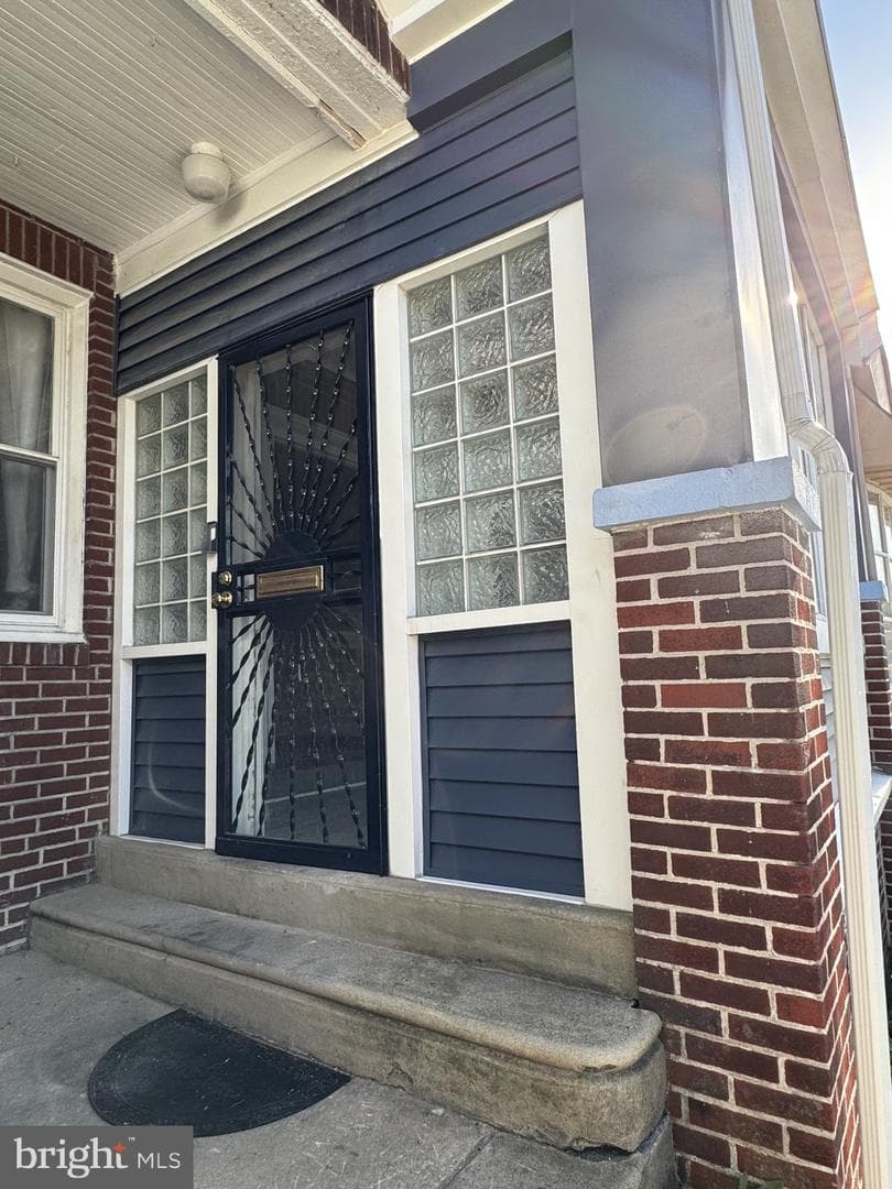 1966 W Sparks Street photo 2