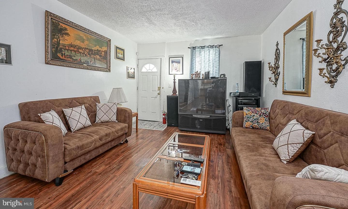 2106 N Orianna Street photo 5
