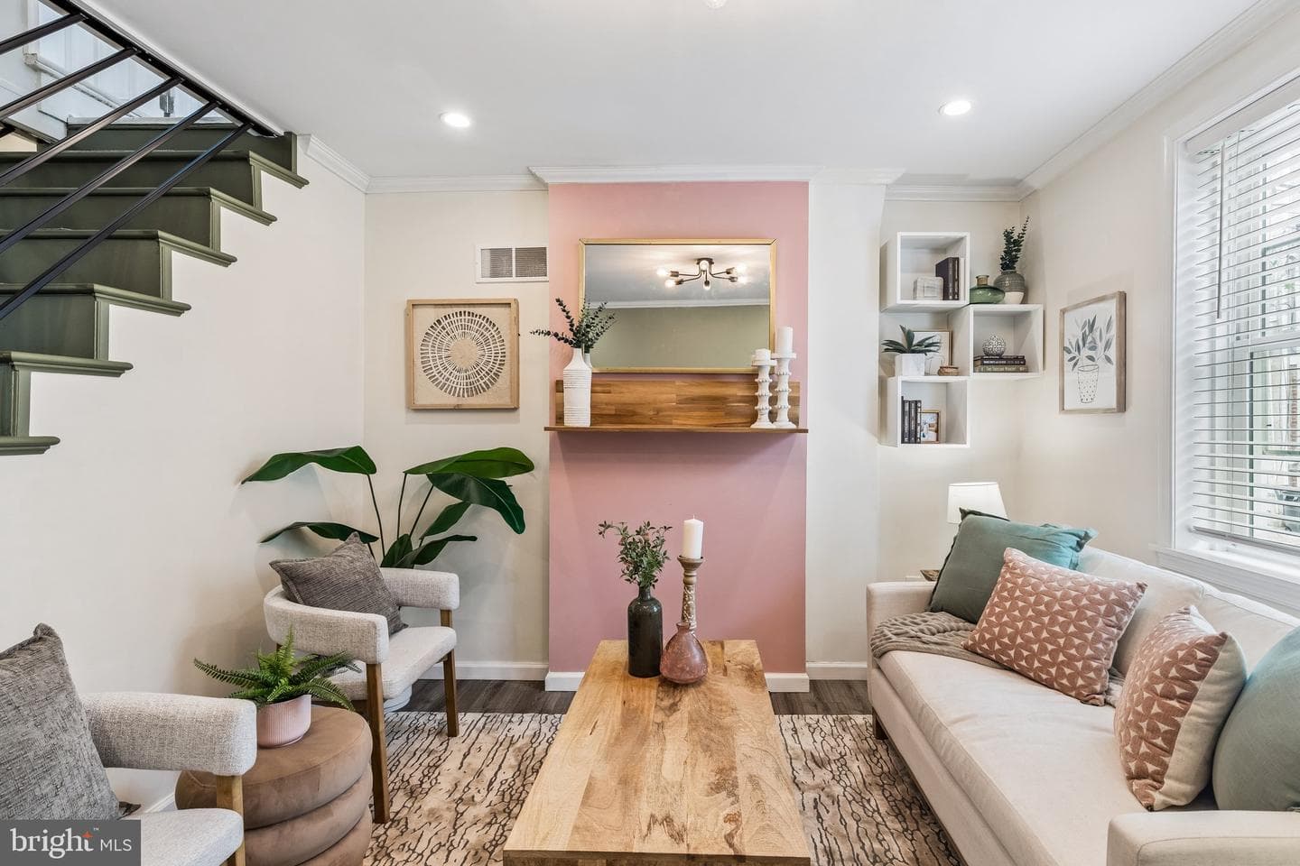 1318 E Oxford Street photo 3