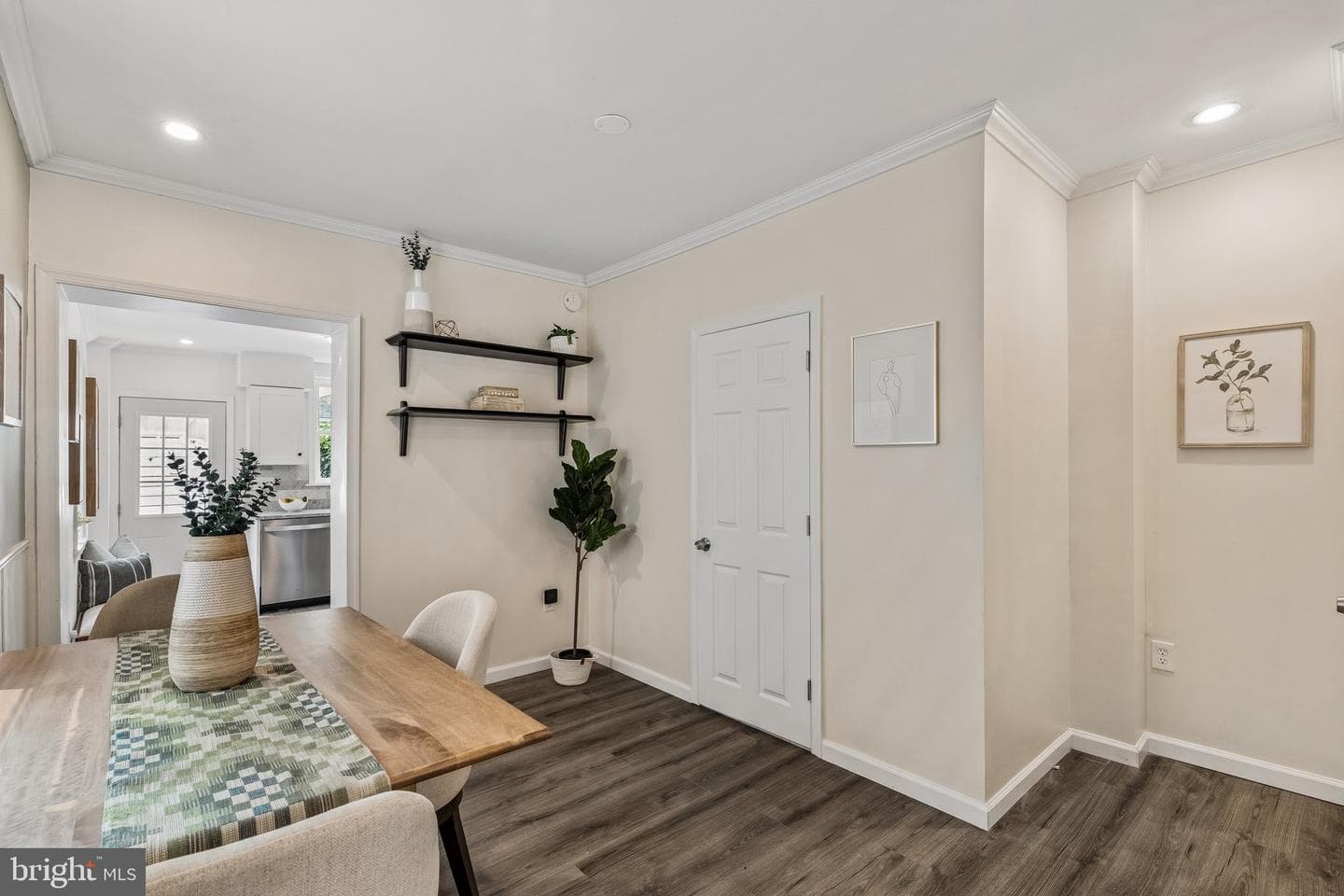 1318 E Oxford Street photo 8