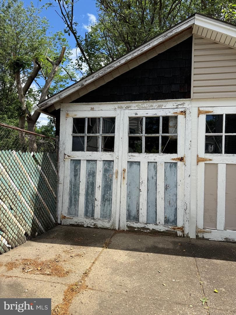 311 Unruh Avenue photo 15
