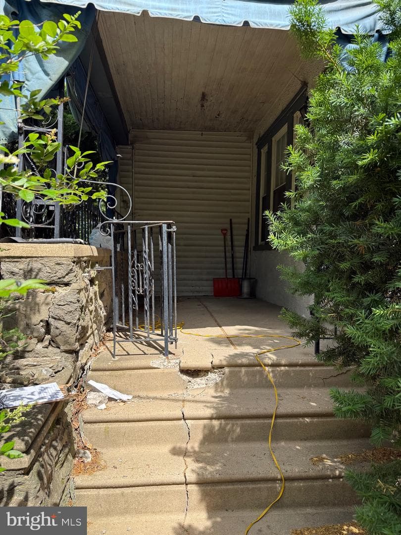 311 Unruh Avenue photo 2