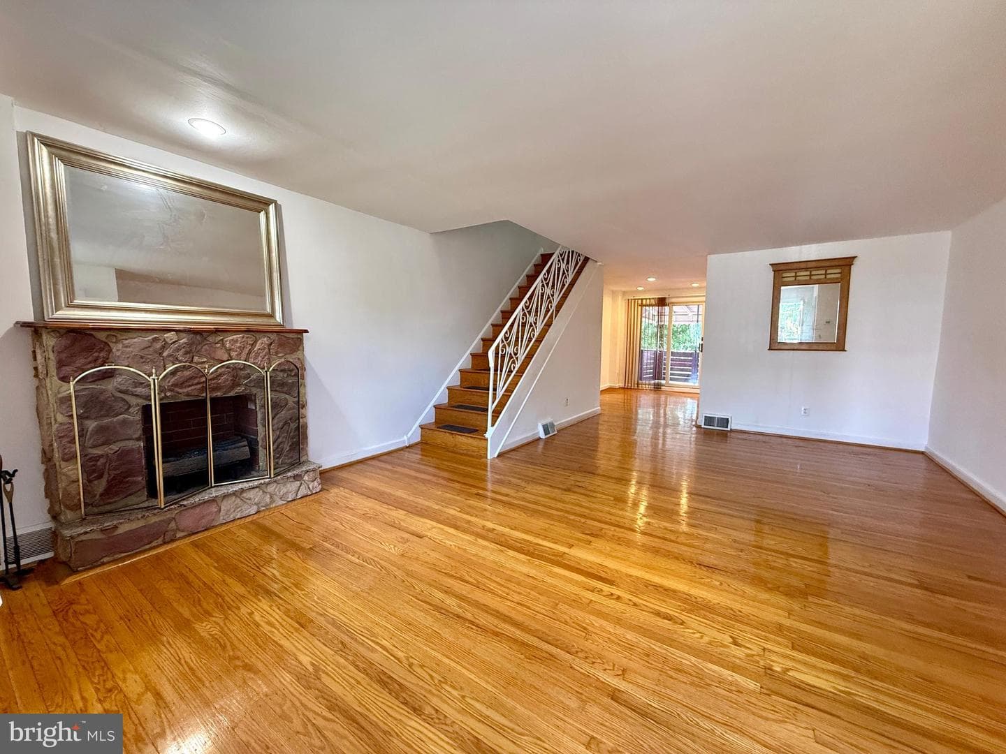 1106 E Hortter Street photo 3