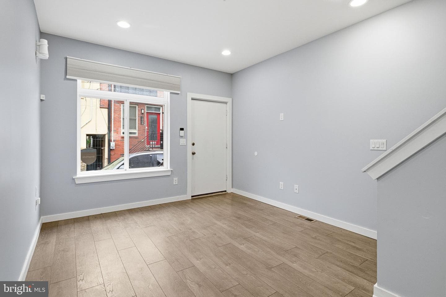 1905 E Harold Street photo 6