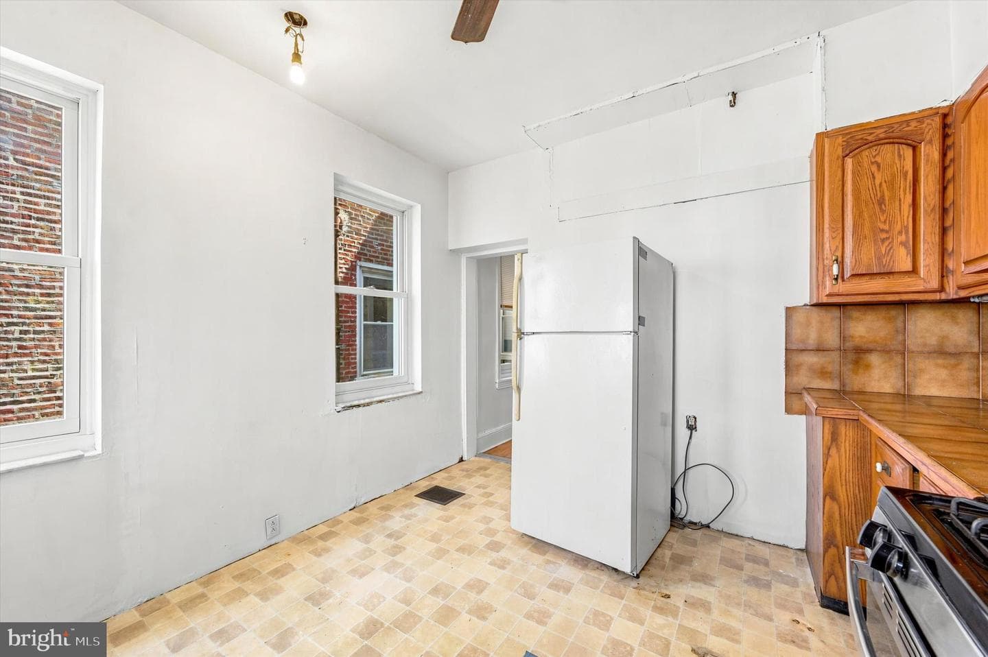 2417 E Cumberland Street photo 16