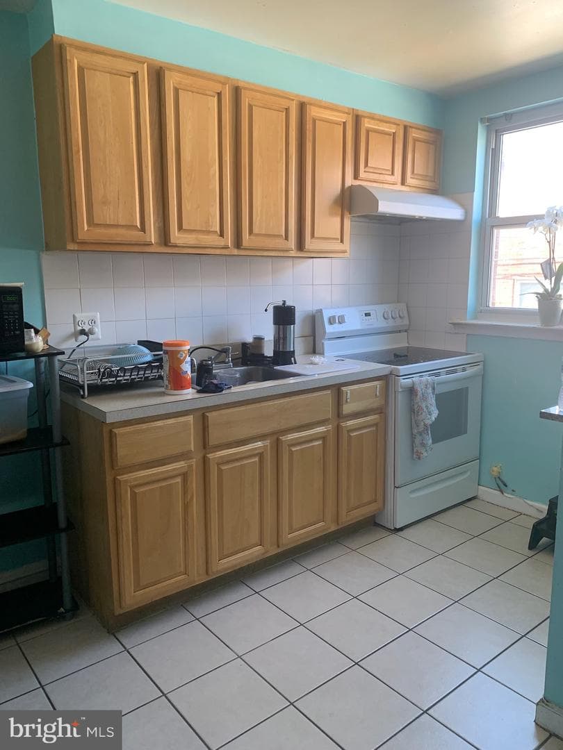 1465 Creston Street photo 8