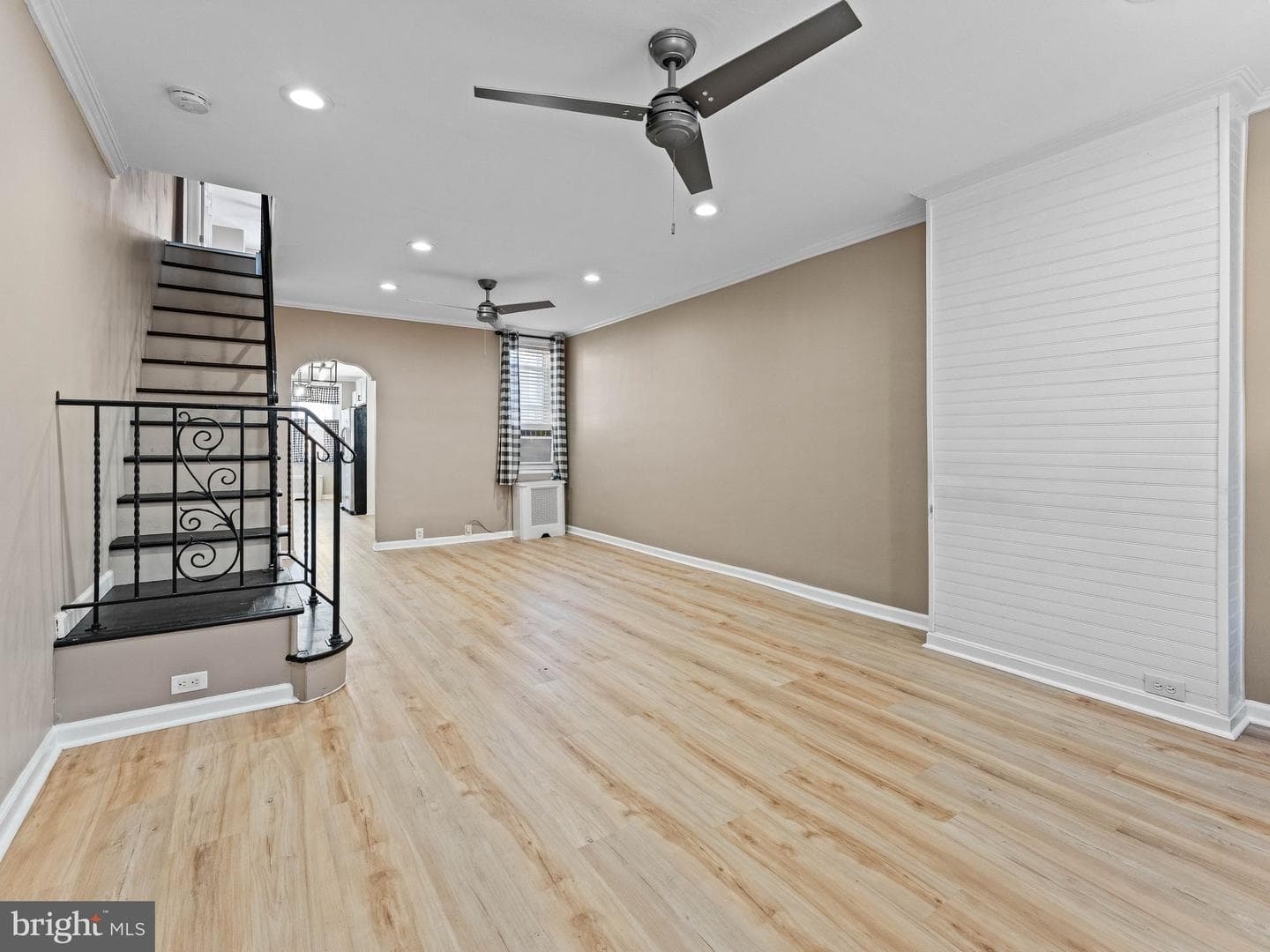 2325 E Sergeant Street photo 9