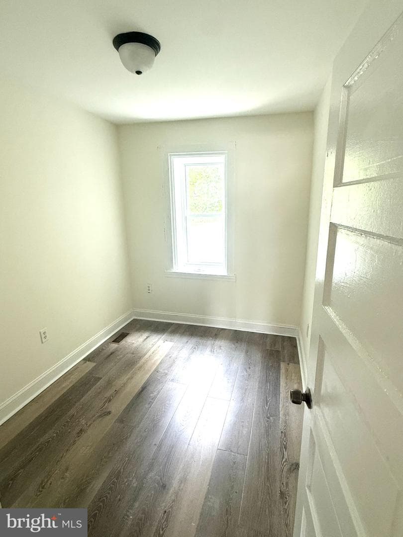278 E Queen Ln photo 8