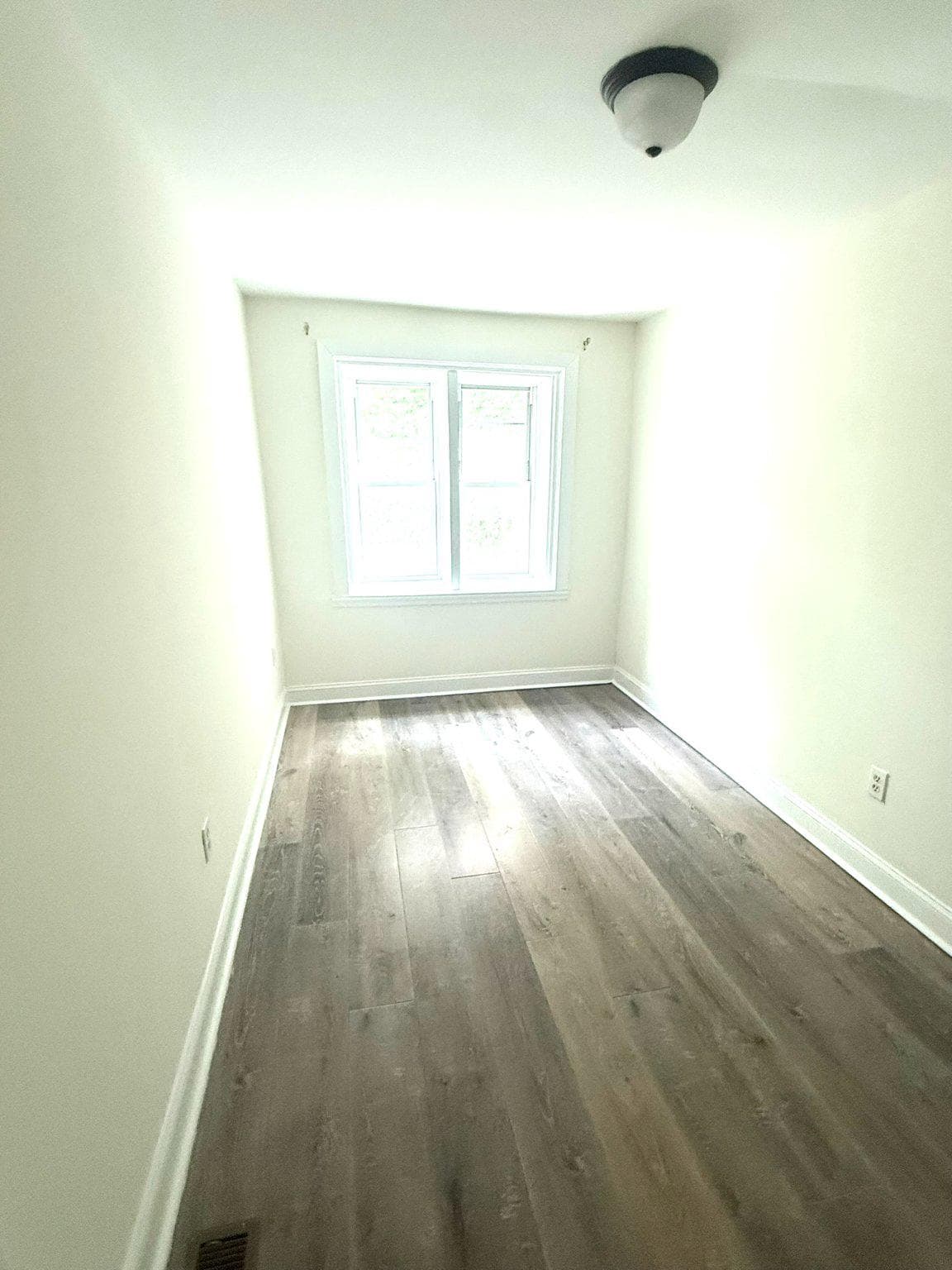 278 E Queen Ln photo 9
