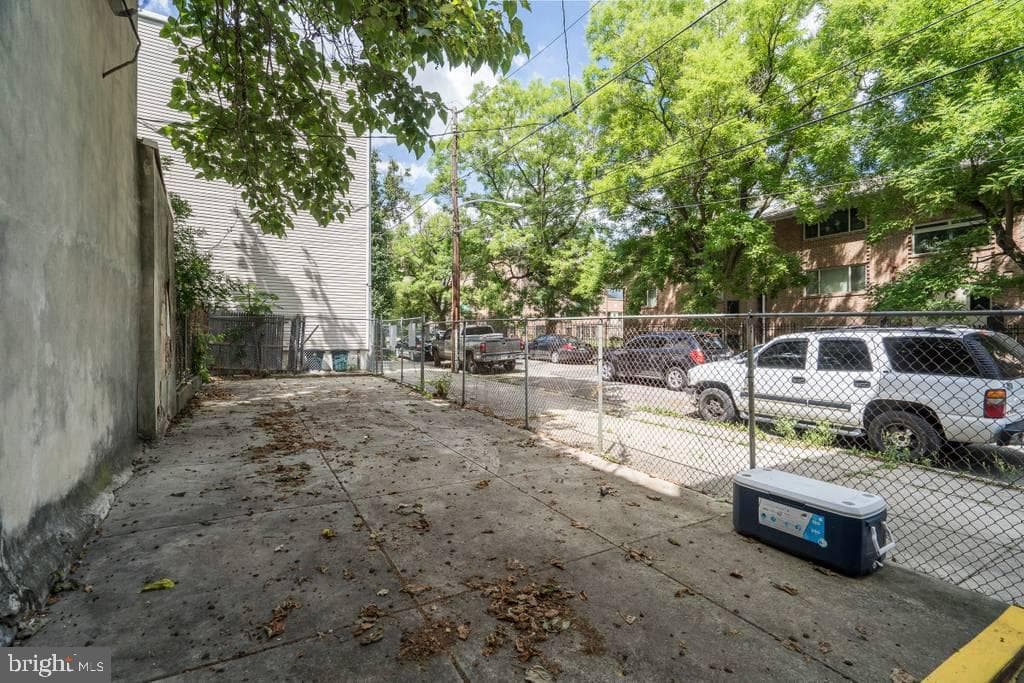 1619 W Master St photo 19