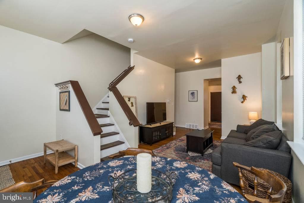 1619 W Master St photo 3