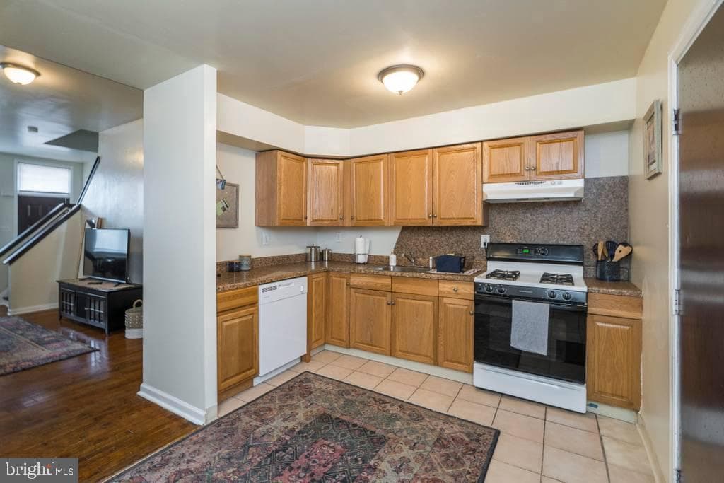 1619 W Master St photo 7