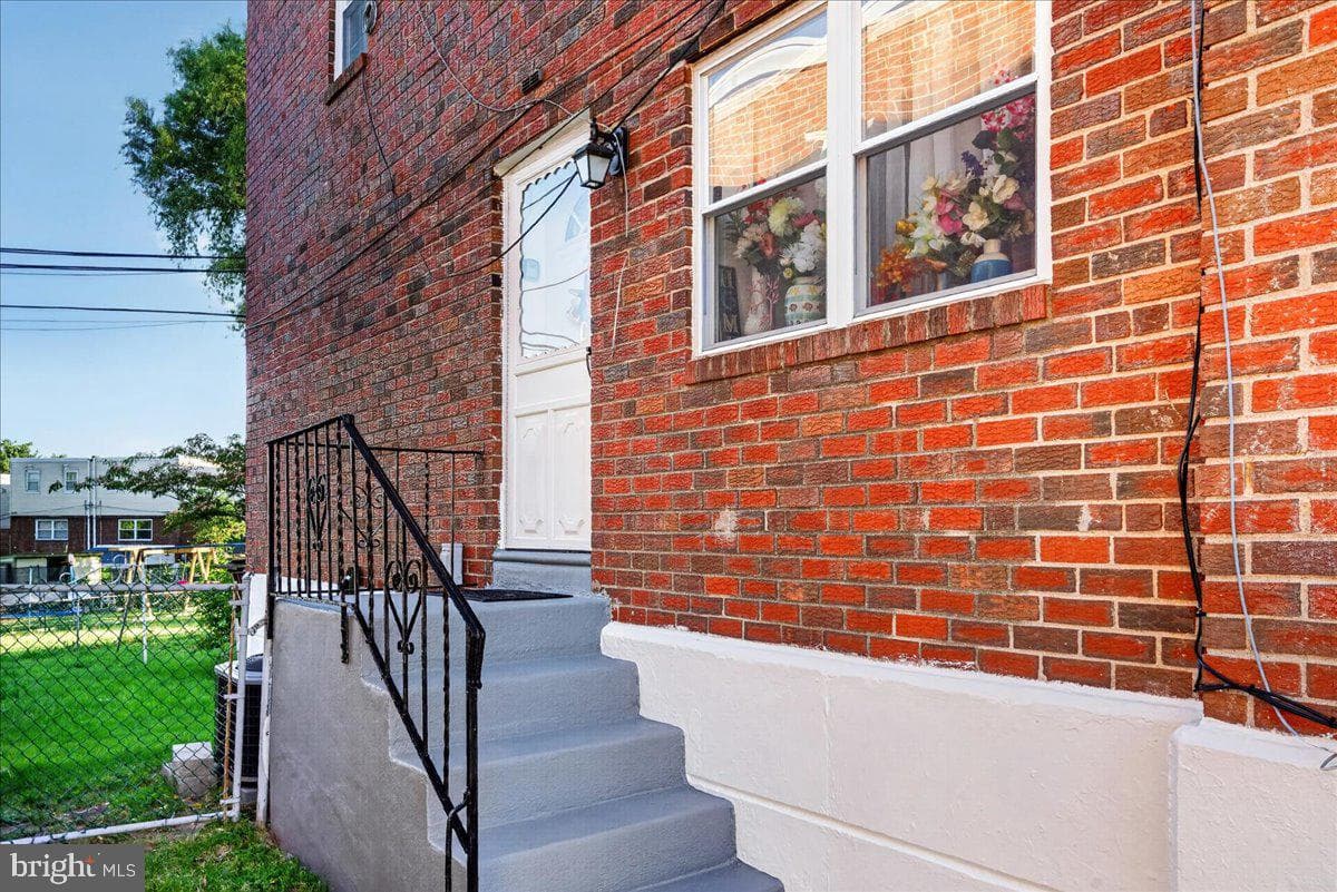 634 Lawler Place photo 3