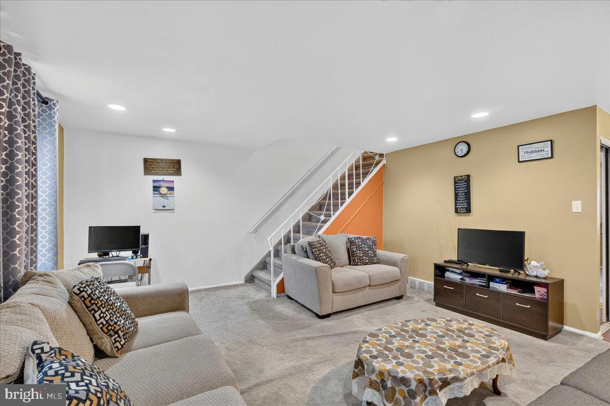 634 Lawler Place photo 5