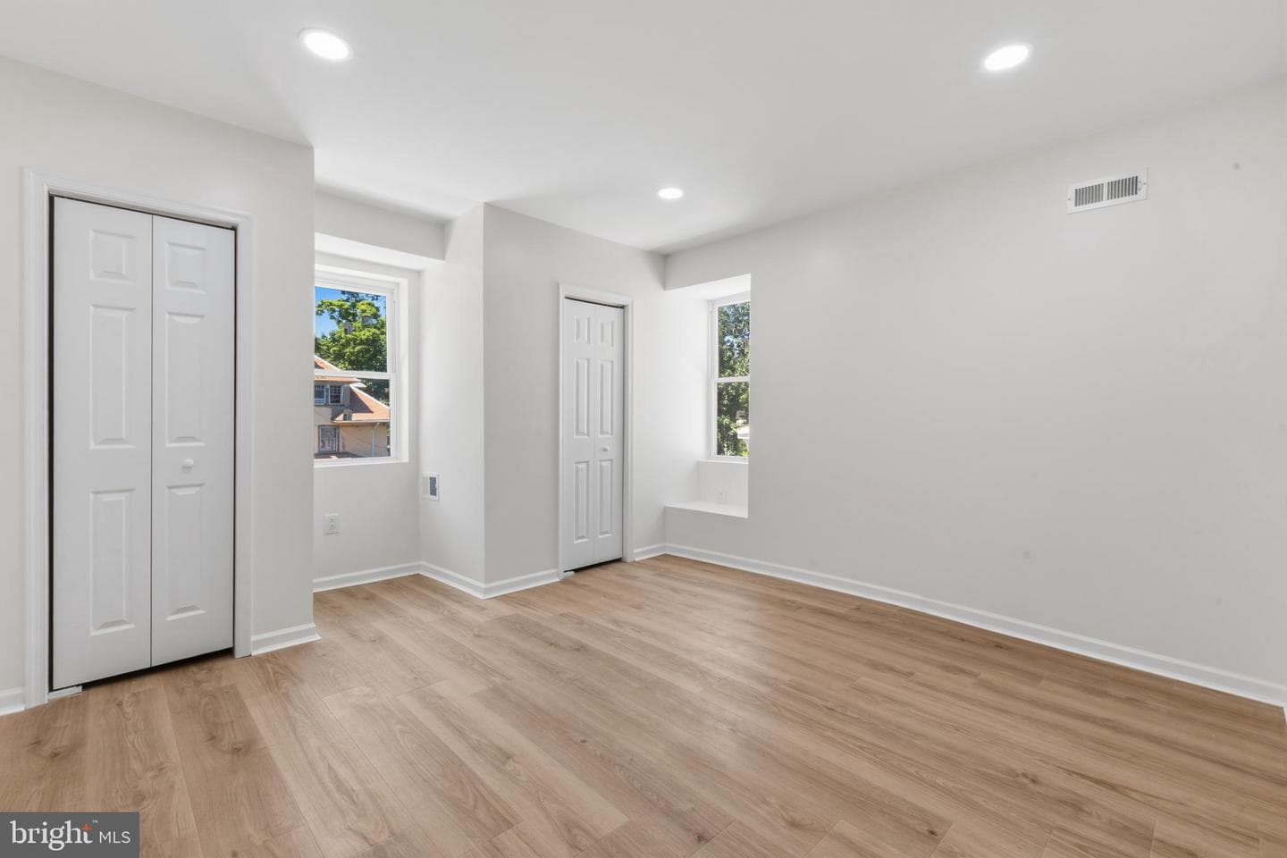 83 W Sharpnack Street photo 13