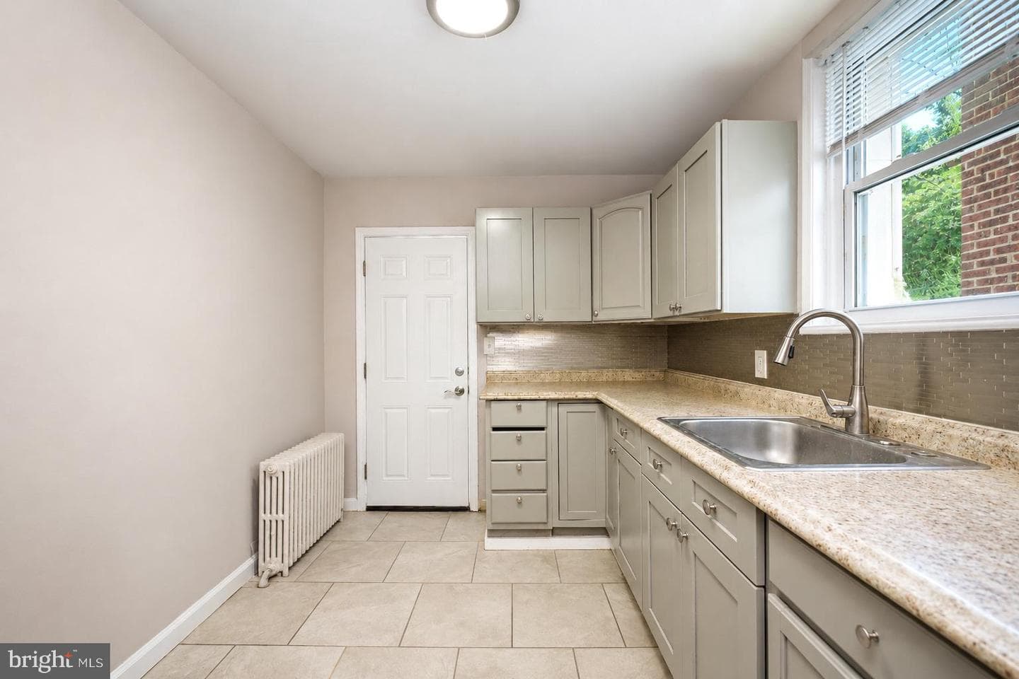553 N Gross Street photo 8