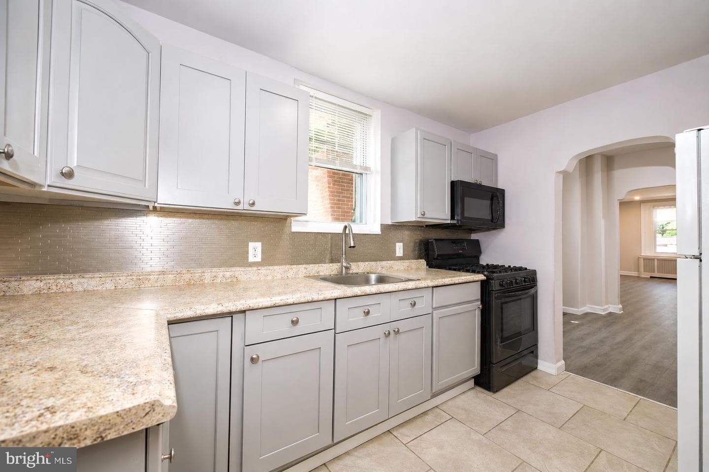 553 N Gross Street photo 9