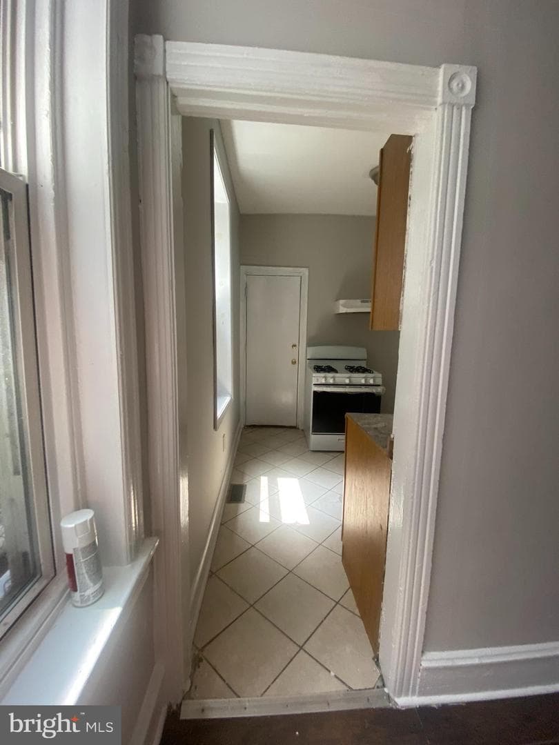 139 W Hansberry Street photo 17