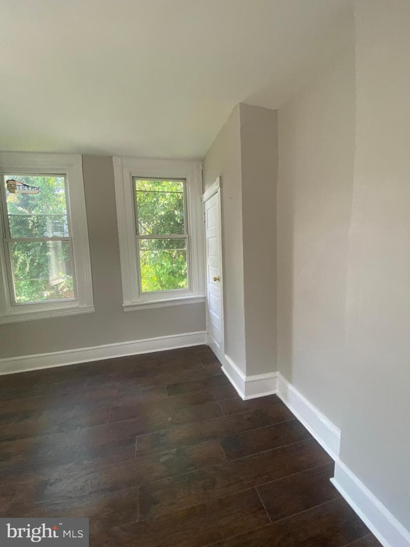 139 W Hansberry Street photo 31