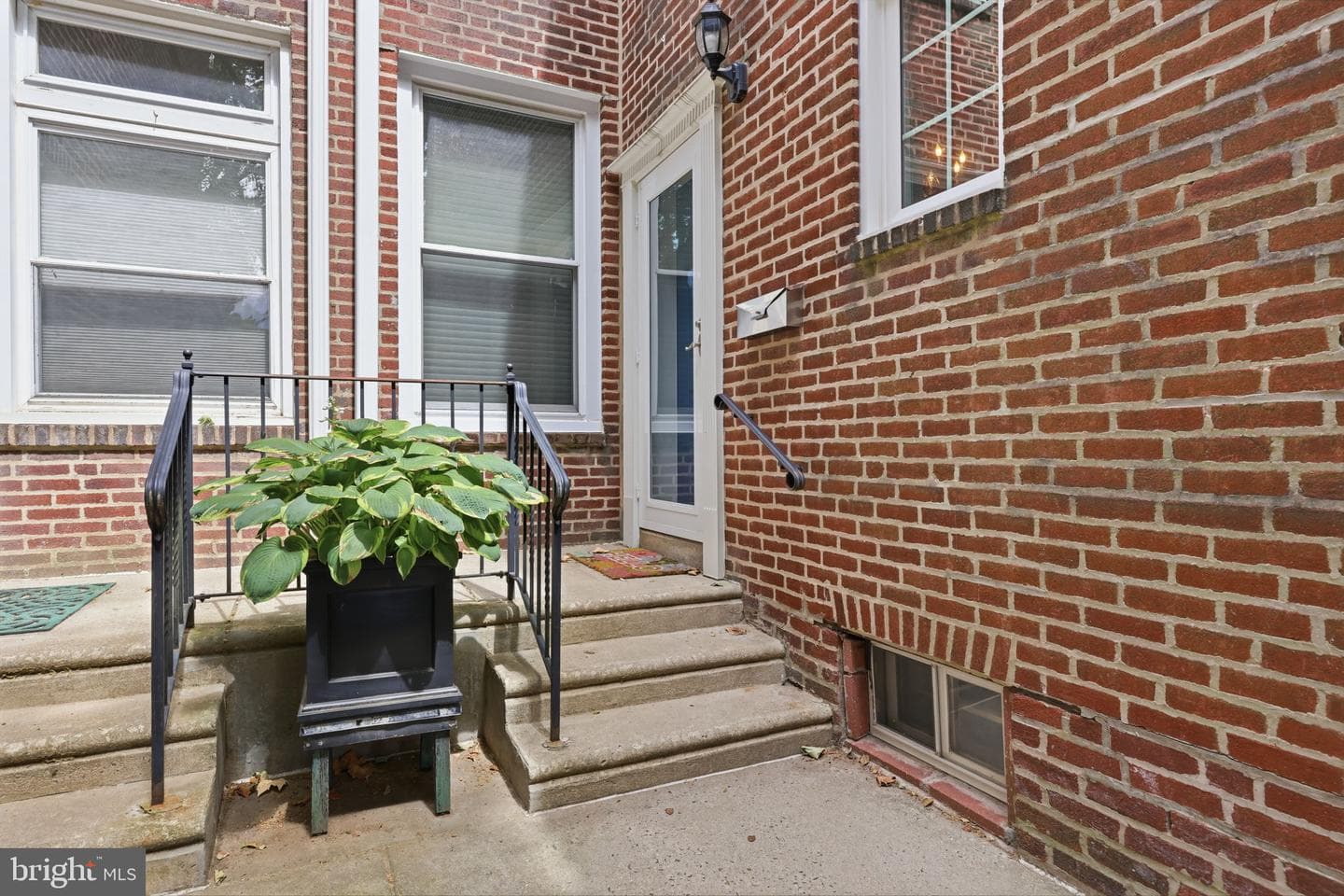 241 E Highland Avenue photo 3