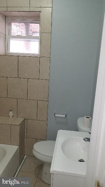 868 N Farson Street photo 4