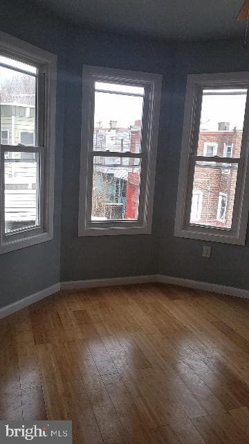 868 N Farson Street photo 9