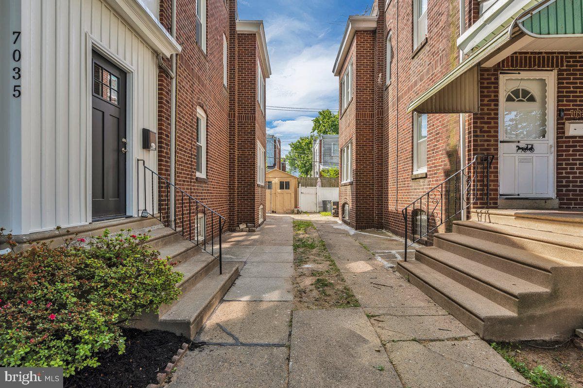 7035 Cottage Street photo 4