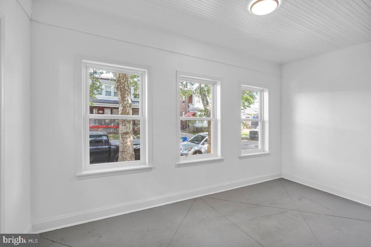 7035 Cottage Street photo 6