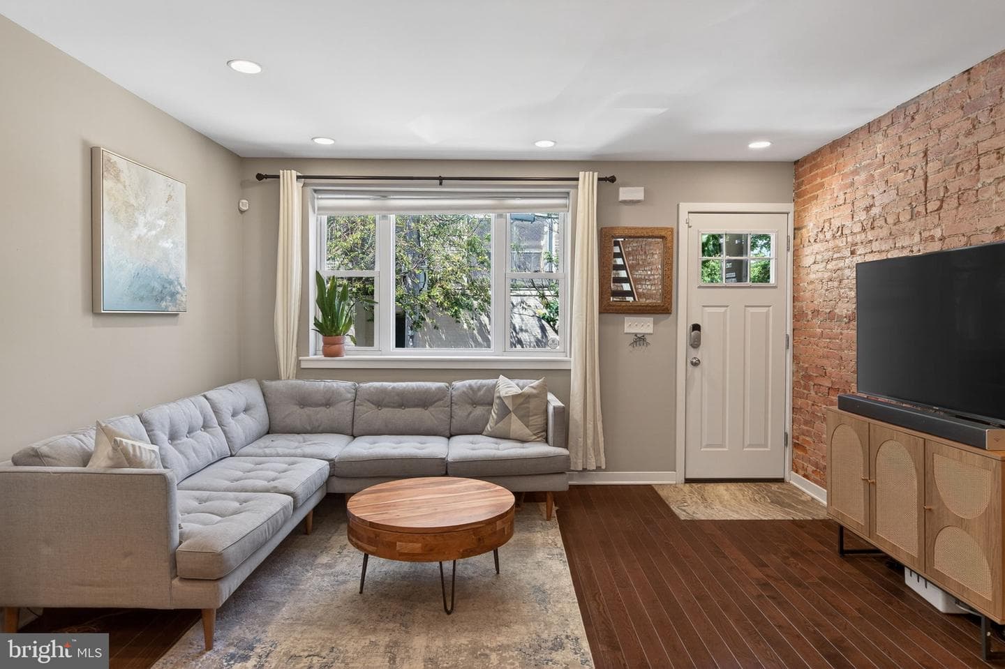 1130 Latona Street photo 3