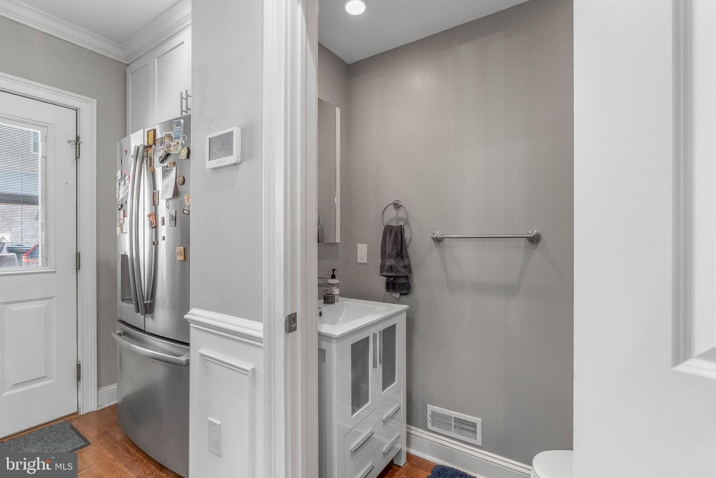 2027 Catharine Street photo 13