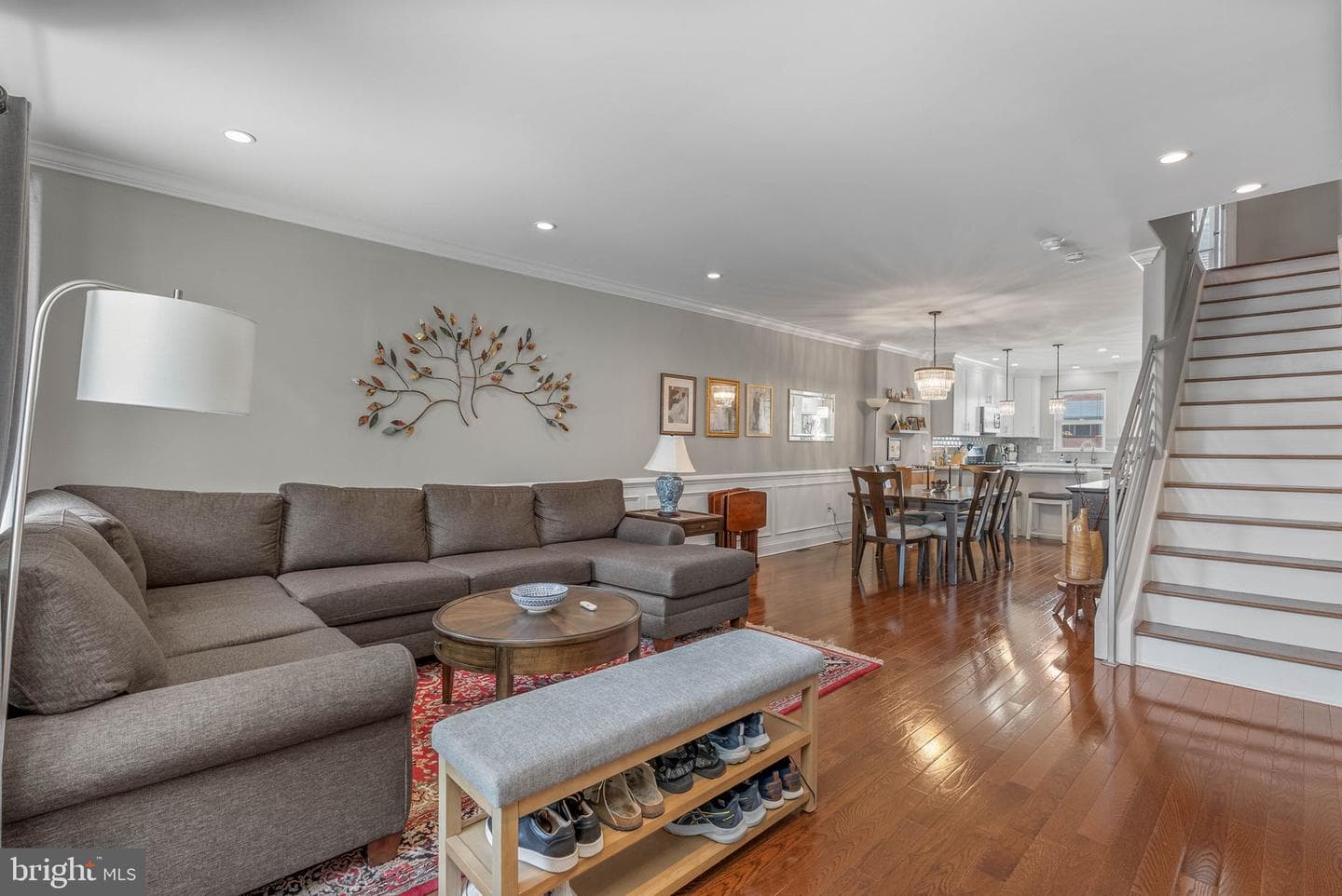 2027 Catharine Street photo 3