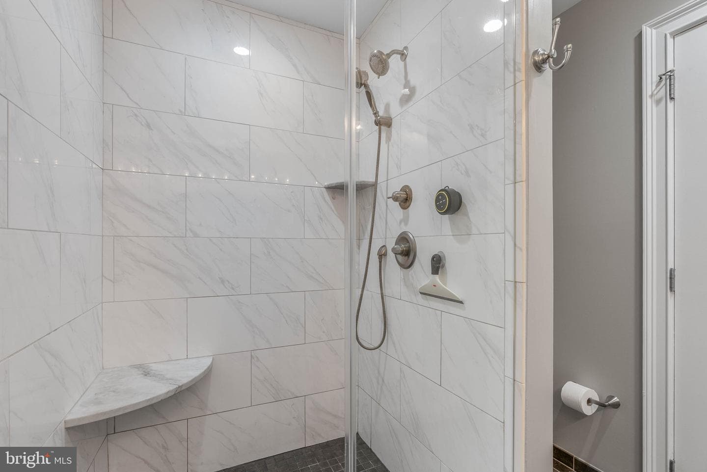 2027 Catharine Street photo 33