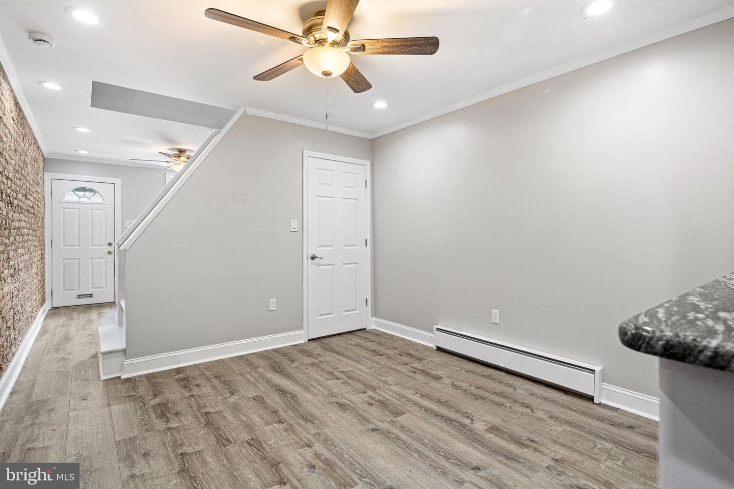 2856 Mercer St photo 8