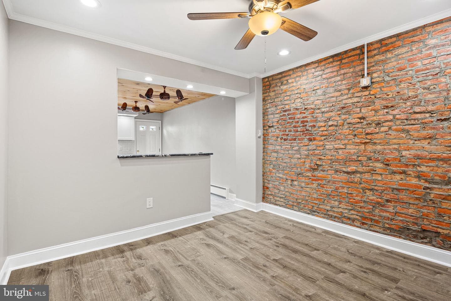 2856 Mercer St photo 9